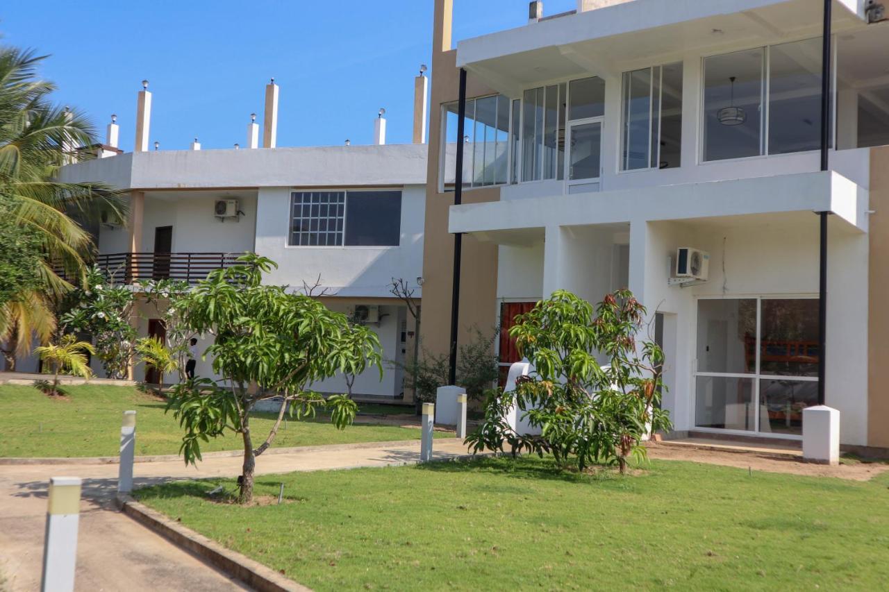 Reddalf'S Holiday Resorts Baía de Arugam Exterior foto